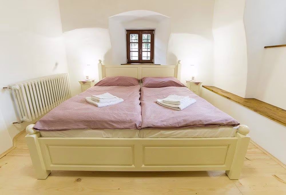 Královský apartmán manželská postel