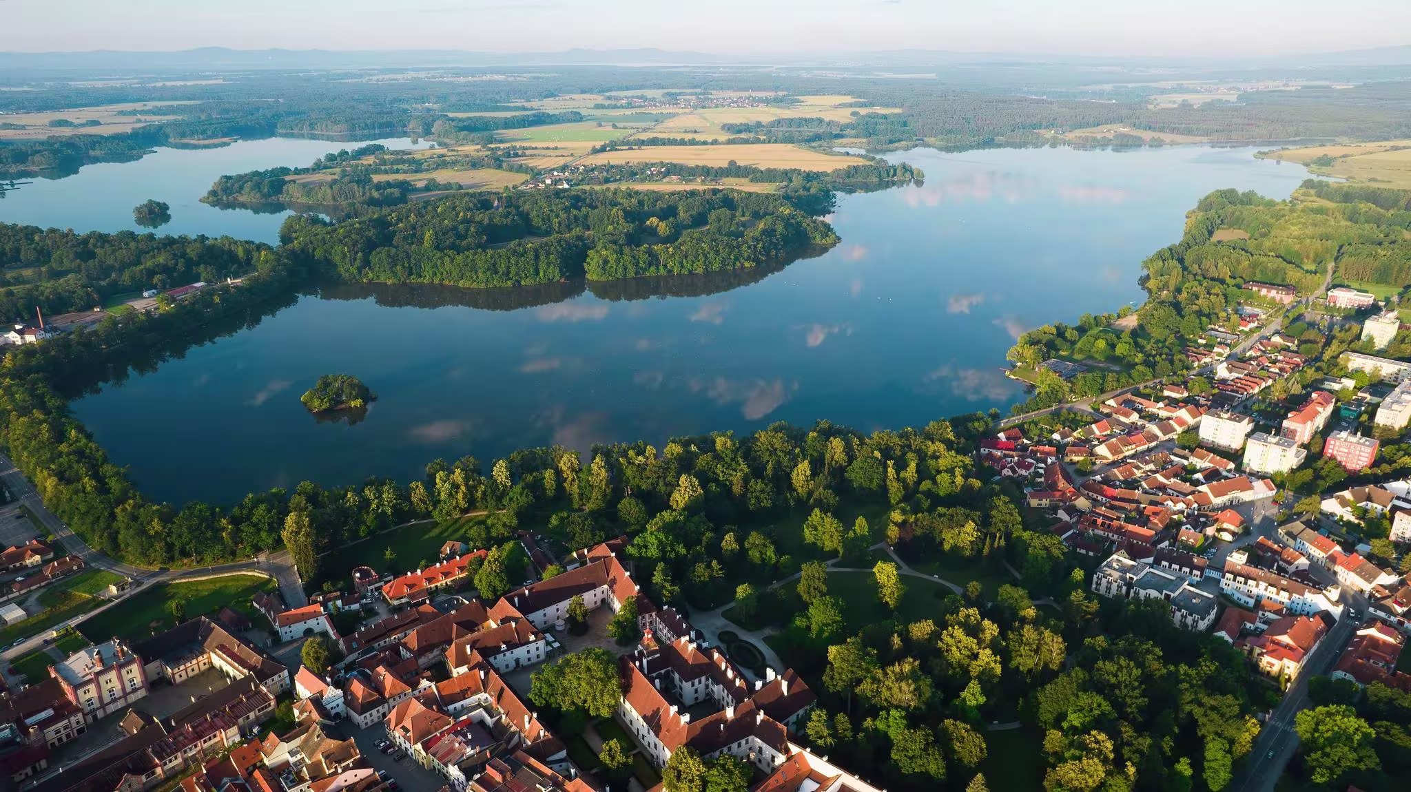 Rybník svět z ptačí perspektivy